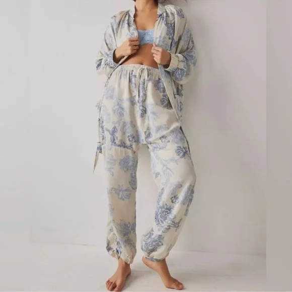 Free People Intimately Slinkin Robe & Harem Pants Set NWOT
Size: XS | - Picture 1 of 4